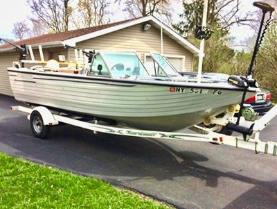 1987 Crestliner Phantom 18 ft