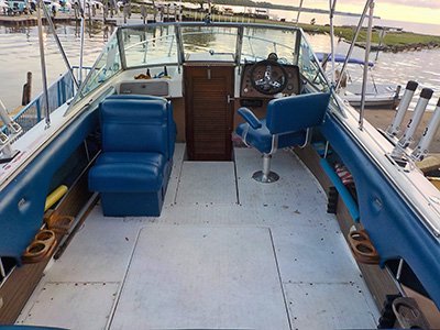 1976 Chris Craft Lancer 23 ft | Beaver Park North Inside Storage