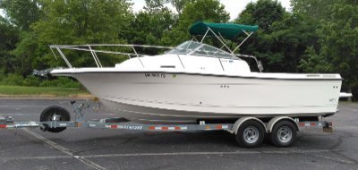 2005 Trophy 2352 WA 23 ft