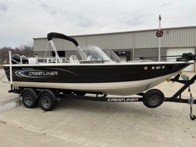 2010 Crestliner Sportfish 2150 SST 23 ft