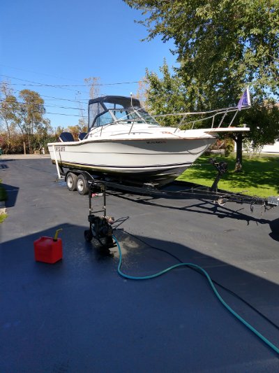 1989 Pursuit 2350 cuddy cabin outboard 23 ft