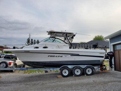 1999 Proline 251 Walk 27 ft