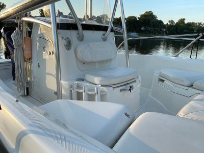 2011 Boston Whaler 230 Dauntless 23 ft | Walleye, Bass, Trout, Salmon Fishing Boat