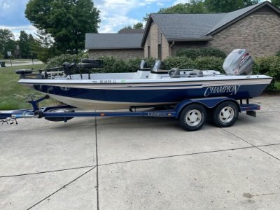 1999 Champion 194 Fishhunter 19 ft