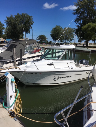 2005 Seaswirl Striper 2101 WAC 21 ft