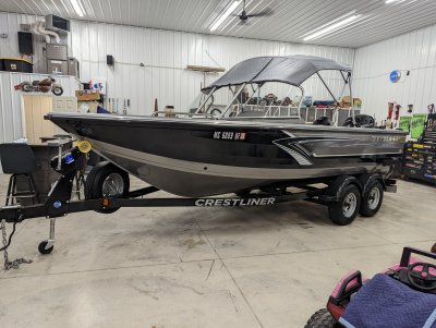 2018 Crestliner 2050 Authority 21 ft