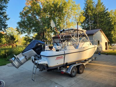 2007 Boston Whaler 235 Conquest 23 ft