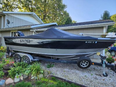 2016 Lund Baron 2275 22 ft