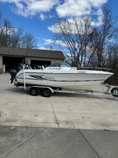 2004 Cobia 215 DC 22 ft