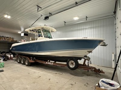 2018 Boston Whaler 330 Outrage 33 ft