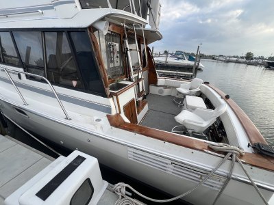 1990 Bayliner 3288 32 ft | Walleye, Bass, Trout, Salmon Fishing Boat