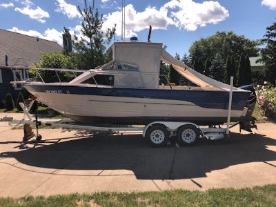 1999 Crestliner Eagle 2360 23 ft