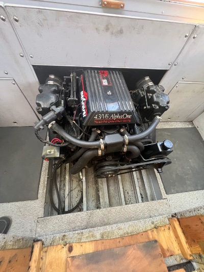 1989 Crestliner Crest liner Sabre G/L 22 ft | 25074 740 ave Albert Lea Minn.( can deliver). If needed Home address