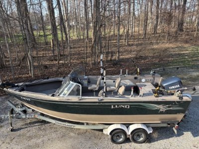 2000 Lund 2150 Baron Magnum 21 ft