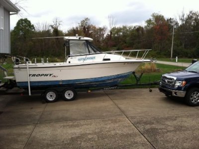 2005 Trophy 2359 hard top 24 ft