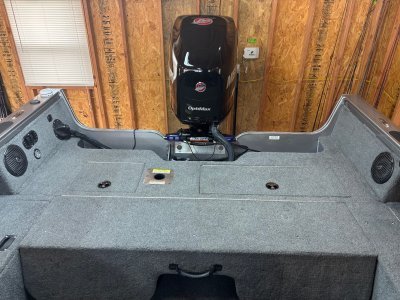 2015 Crestliner Raptor 1850 18 ft | Gasoline