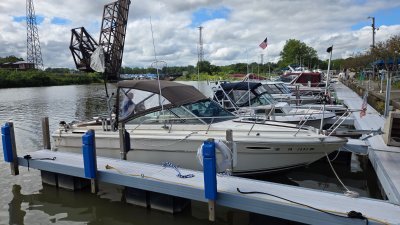 1984 Sea Ray SRV 245 FISHERMAN 24 ft