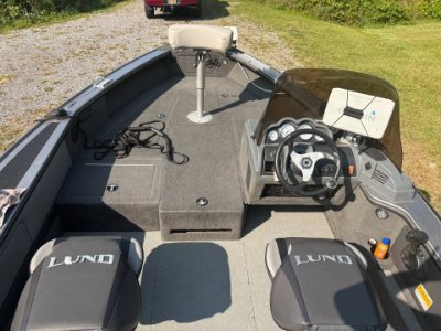 2014 Lund Pro-V 17 ft | Walleye, Bass, Trout, Salmon Fishing Boat