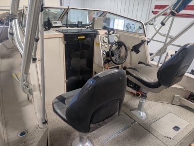 2000 Crestliner 2360 Eagle SST 23 ft | Walleye, Bass, Trout, Salmon Fishing Boat