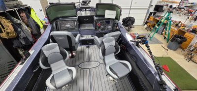 2023 Warrior V-238 23 ft | Gasoline