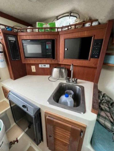 1995 Carolina Classic 280 28 ft | Walleye, Bass, Trout, Salmon Fishing Boat