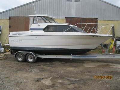 1999 Bayliner Ciera 2452 Express Cruiser (cd) 24 ft